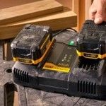 Pack Carregador 2A + 2 Baterias V20 Lithium-Ion 18V 2Ah Stanley