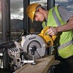 Serra de Esquadria Telescpica 1850W 250mm Dewalt DWS778-QS