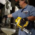 Pistola de Engraxar XR 18V sem Carregador/Bateria Dewalt DCGG571NK-XJ