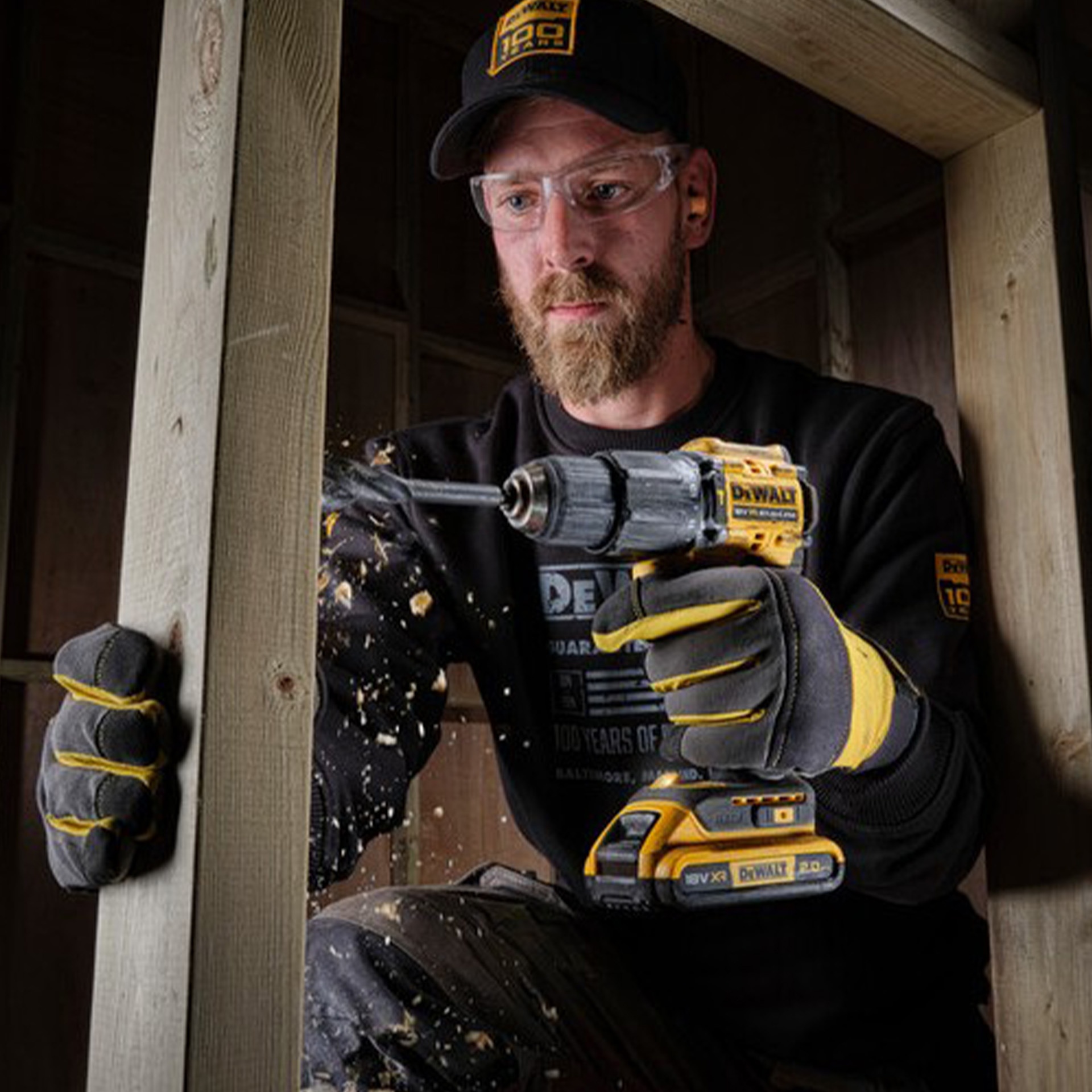 Berbequim Percutor sem escovas XR 18V Dewalt DCD100YD2T-QW + 2 Baterias Li-Ion 2Ah Berbequim Percutor sem escovas XR 18V Dewalt DCD100YD2T-QW + 2 Baterias Li-Ion 2Ah