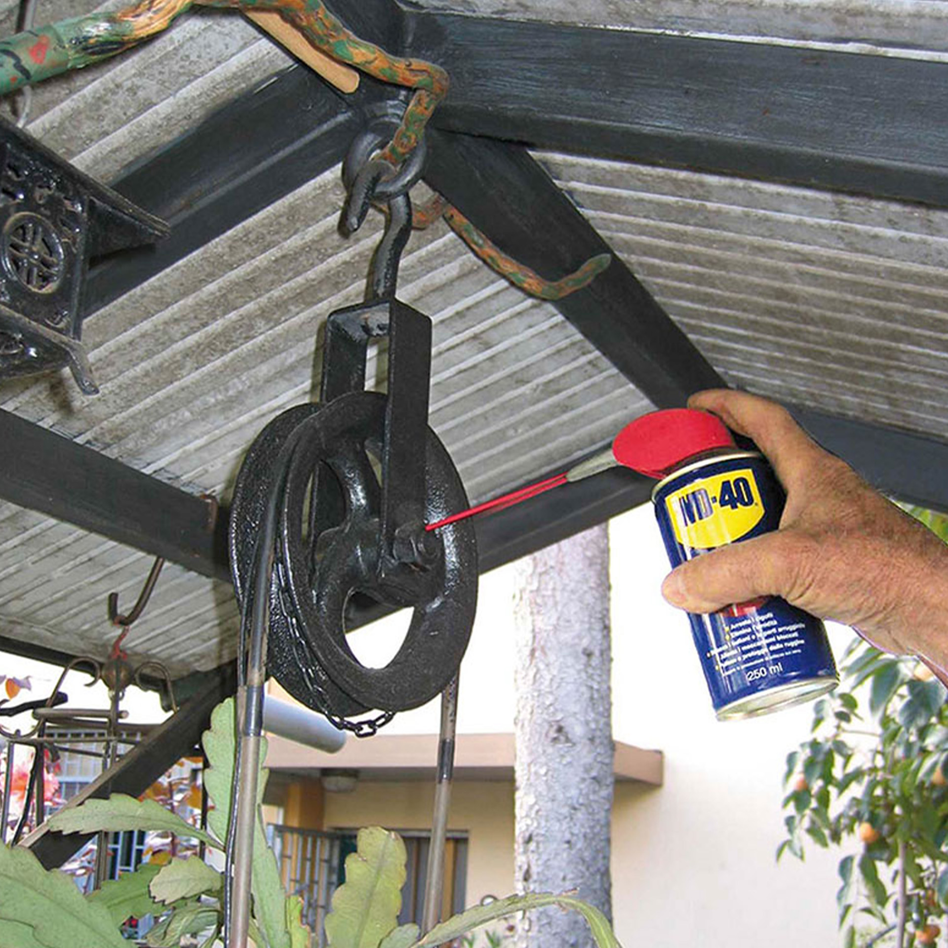 Spray Penetrante/ Lubrificante 250+40 ml Bico Duplo WD-40 Multi-Uso Spray Penetrante/ Lubrificante 250+40 ml Bico Duplo WD-40 Multi-Uso