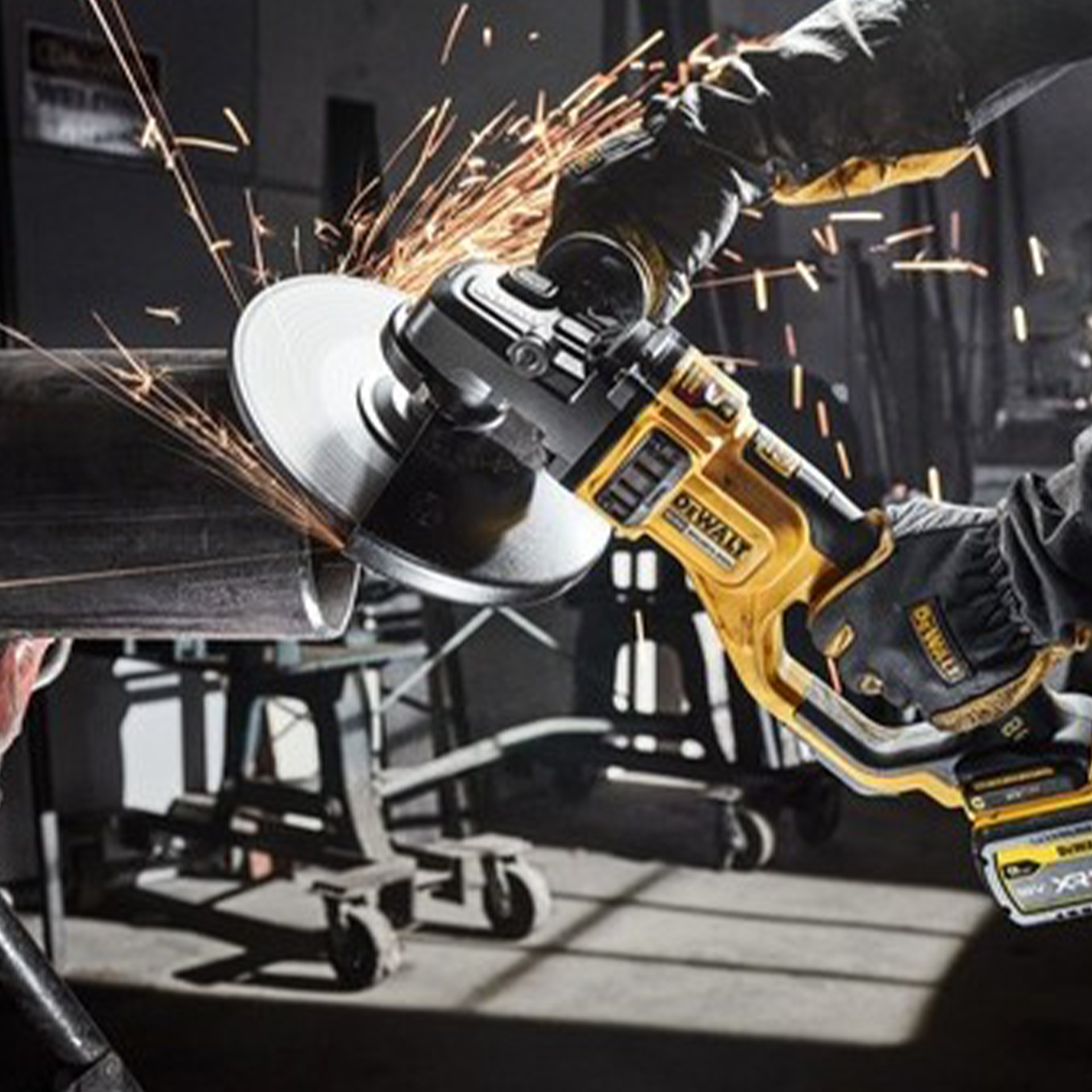 Rebarbadora sem Escovas 230mm XR Flexvolt 54V Li-Ion 9Ah Dewalt DCG460X2-QW Rebarbadora sem Escovas 230mm XR Flexvolt 54V Li-Ion 9Ah Dewalt DCG460X2-QW