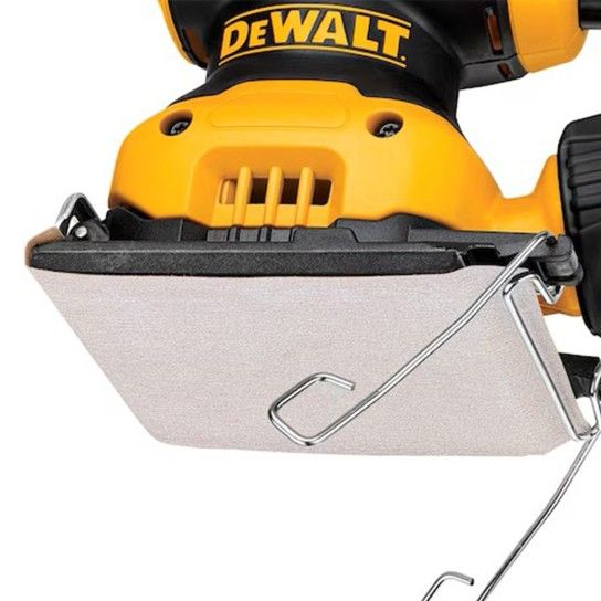 Lixadora Vibrat�ria de 1/4 Folha 230W 14000 opm Dewalt DWE6411-QS
